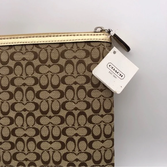 Coach Signature Tablet Ipad Sleeve Bag F61035/￼SV /Khaki￼￼/Metallic￼ - Picture 2 of 9